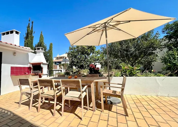 Charming 5 Bed Private Villa - Quarteira