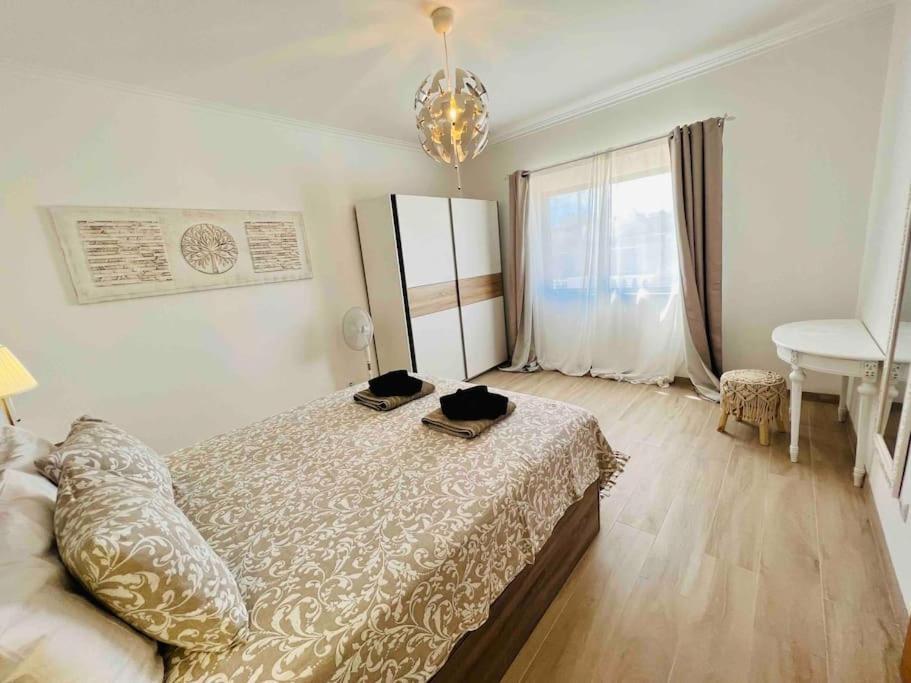 Charming 5 Bed Private - * Quarteira