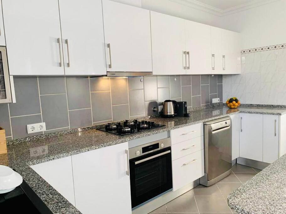 Charming 5 Bed Private - Villa Quarteira