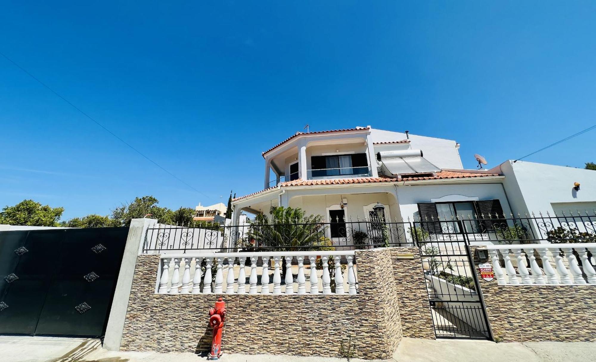 Charming 5 Bed Private - Quarteira