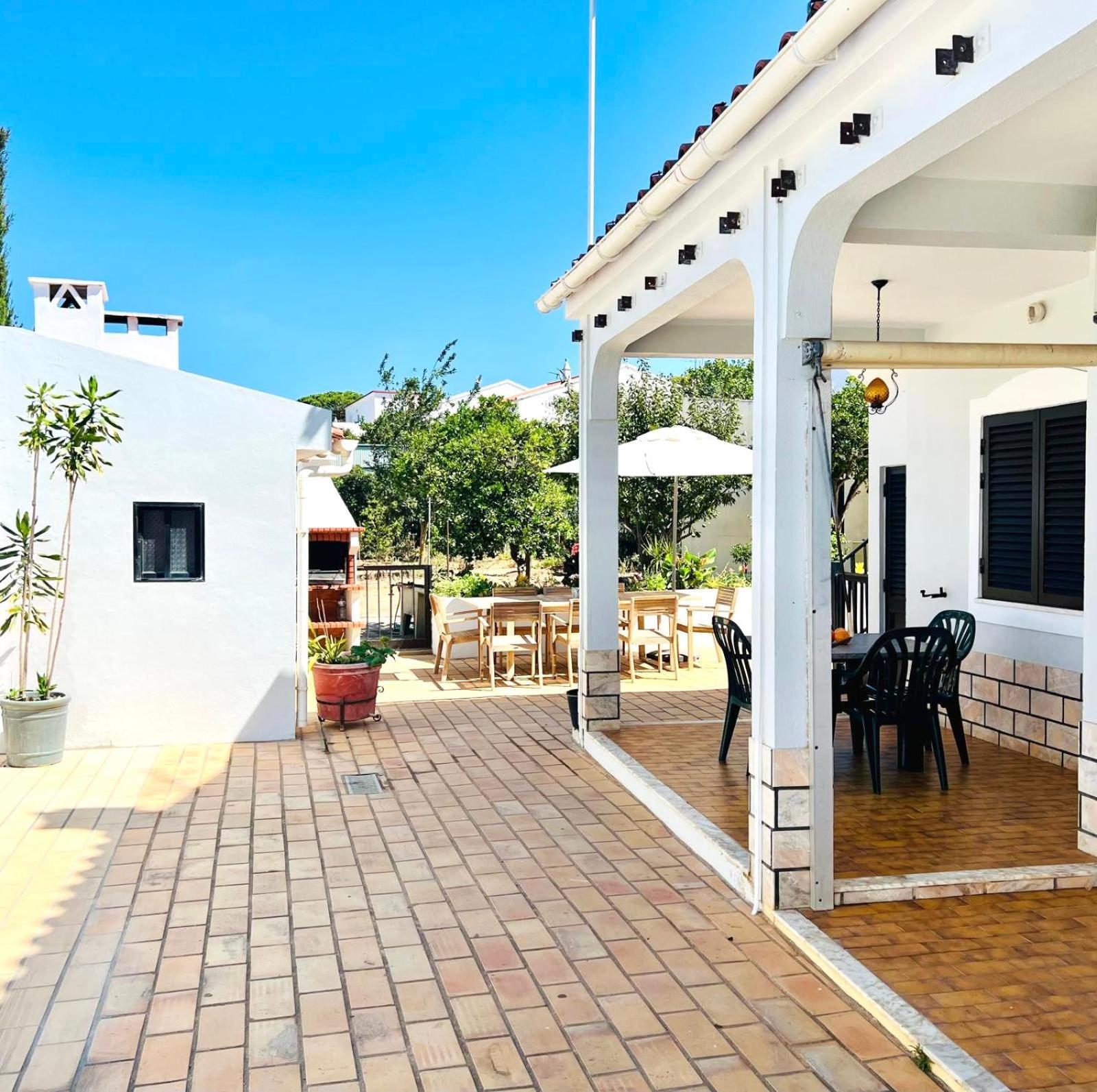 Charming 5 Bed Private - Villa Quarteira